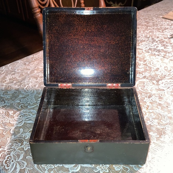 VTG ASIAN BLACK LACQUER JEWEL BOX w/MOP inlaid. $39 - Picture 10 of 12